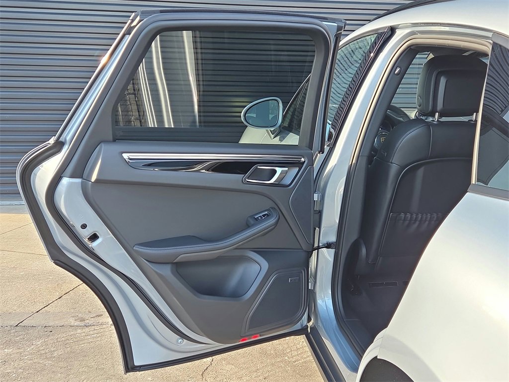 New 2026 Porsche Macan image 17