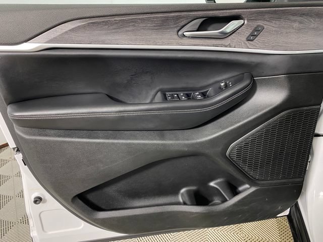 Used 2023 Jeep Grand Cherokee Limited AWD/4WD image 12