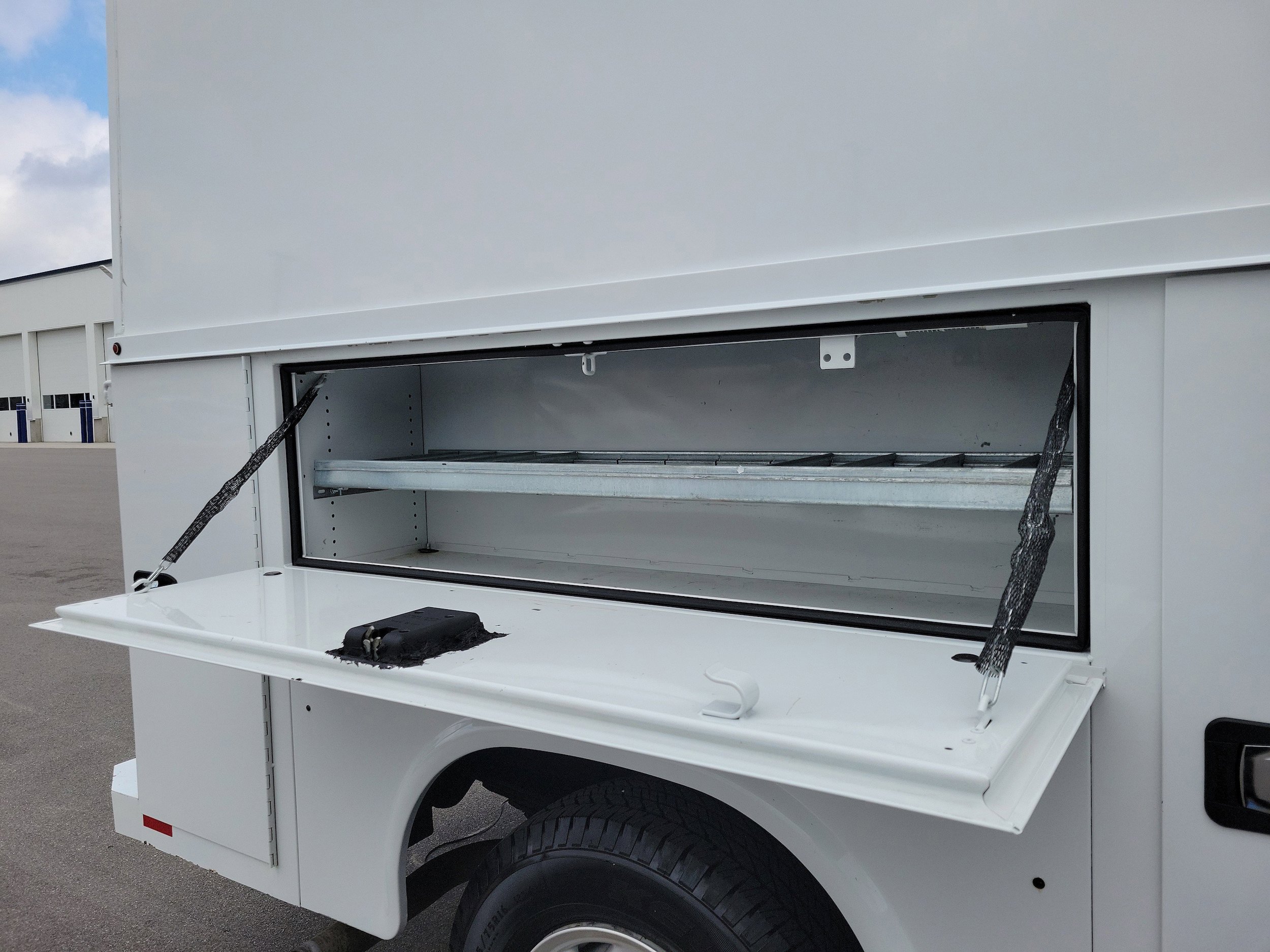 Certified 2018 Ford E-350 and Econoline 350 Super Duty w/ Power Windows & Locks Group image 7