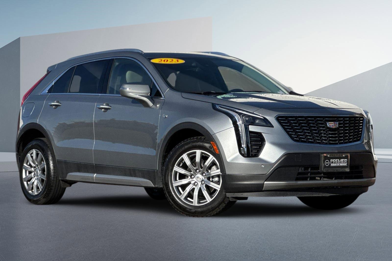 Used 2023 Cadillac XT4 Premium Luxury image 2