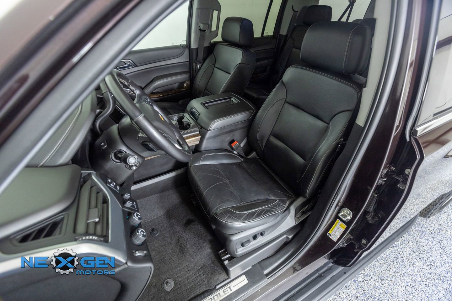 Used 2020 Chevrolet Suburban LT w/ Luxury Package image 25