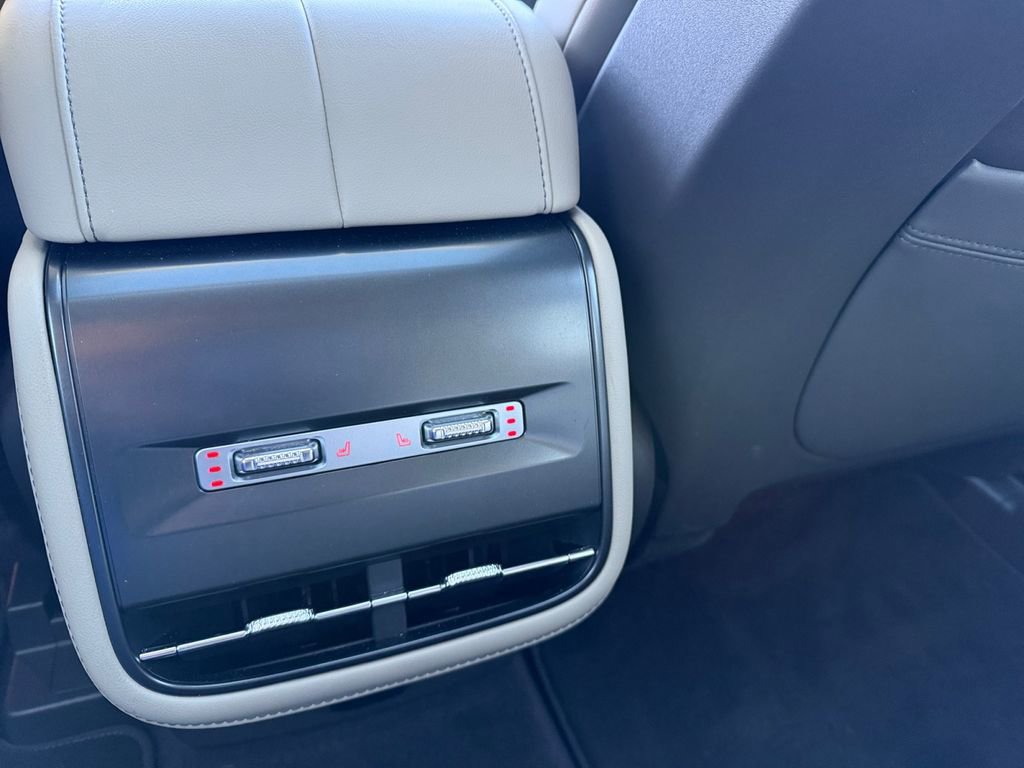 Used 2025 Lincoln Nautilus Premier w/ Equipment Group 102A image 18