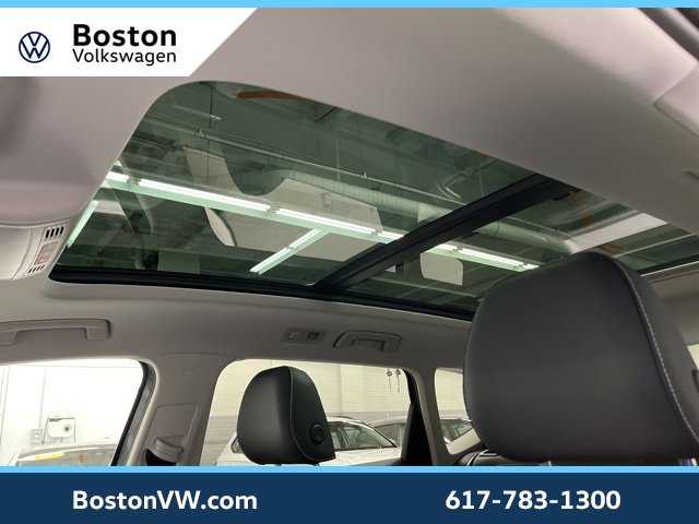 Used 2025 Volkswagen Taos SEL w/ Black Wheel Plus Package image 9