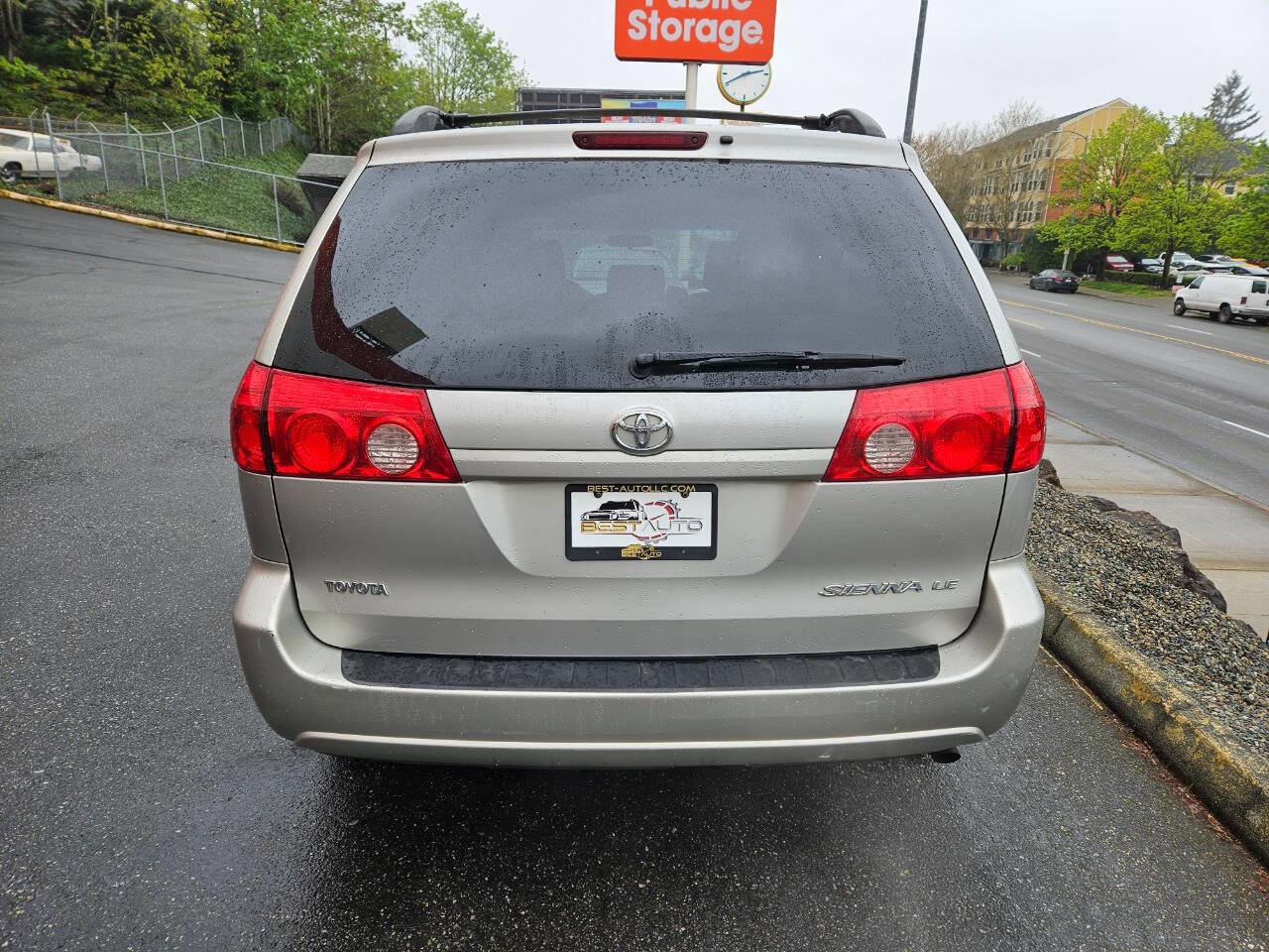 Used 2010 Toyota Sienna LE FWD image 4