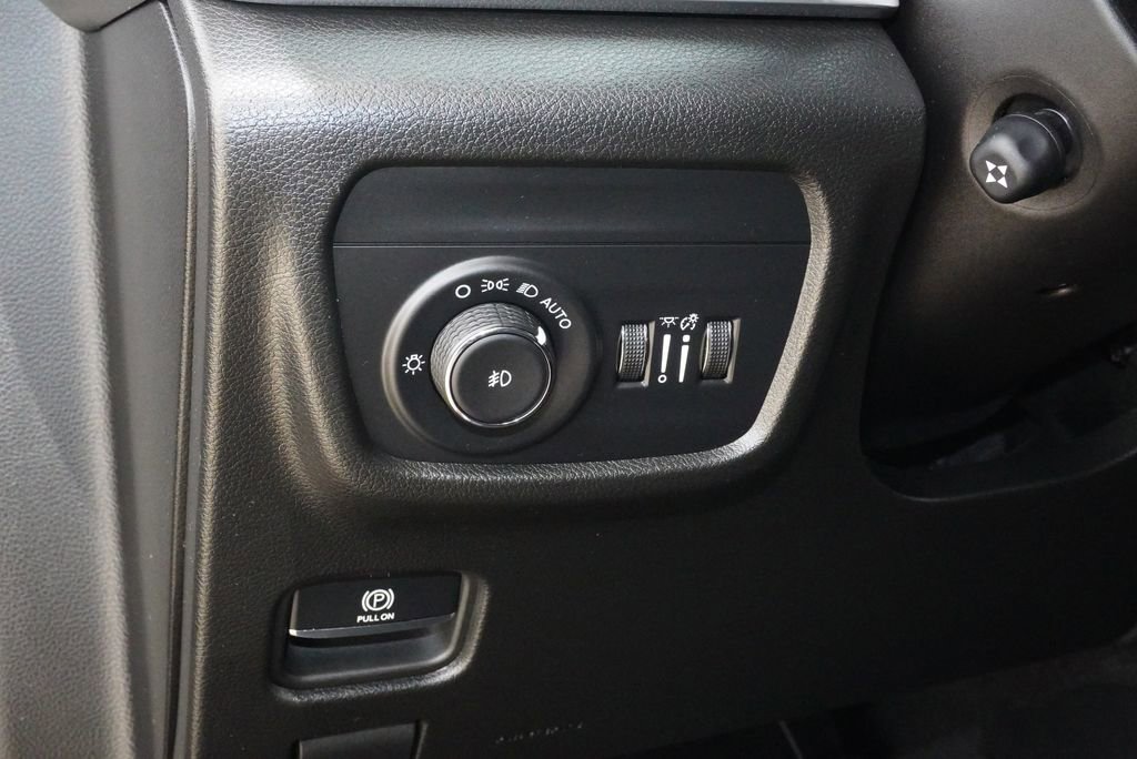 Used 2024 Jeep Grand Cherokee Overland AWD/4WD image 25