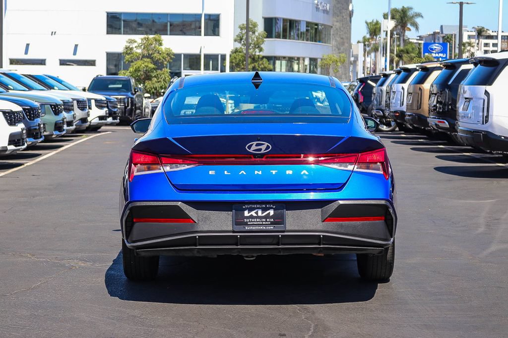 Used 2024 Hyundai Elantra SEL FWD image 5