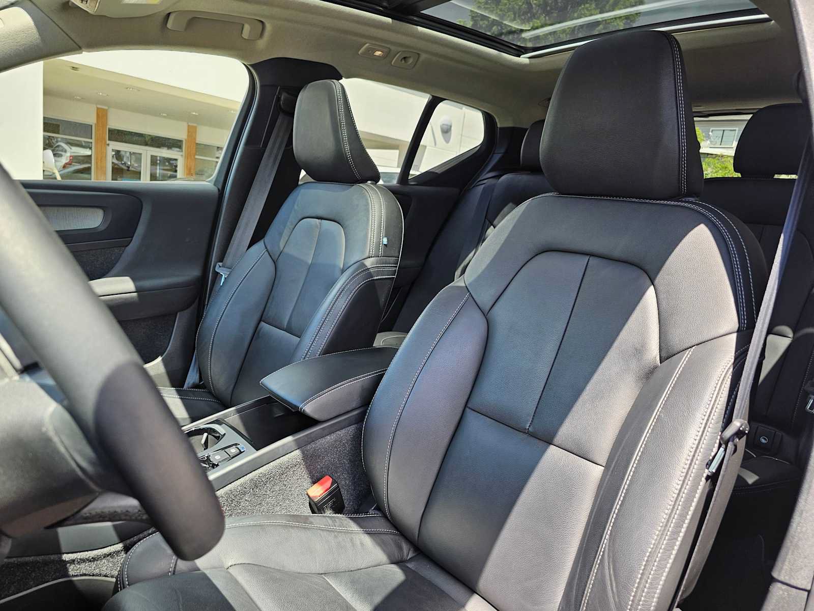 Certified 2023 Volvo XC40 B5 Plus w/ Protection Package Premier AWD/4WD image 22
