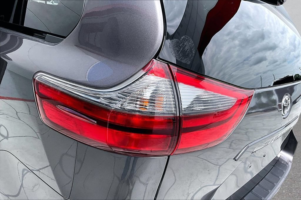 Certified 2020 Toyota Sienna XLE Premium FWD image 24