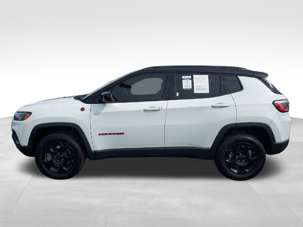 Used 2023 Jeep Compass Trailhawk w/ Sun and Sound Group AWD/4WD image 2