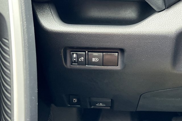 Used 2025 Toyota RAV4 XLE AWD/4WD image 35