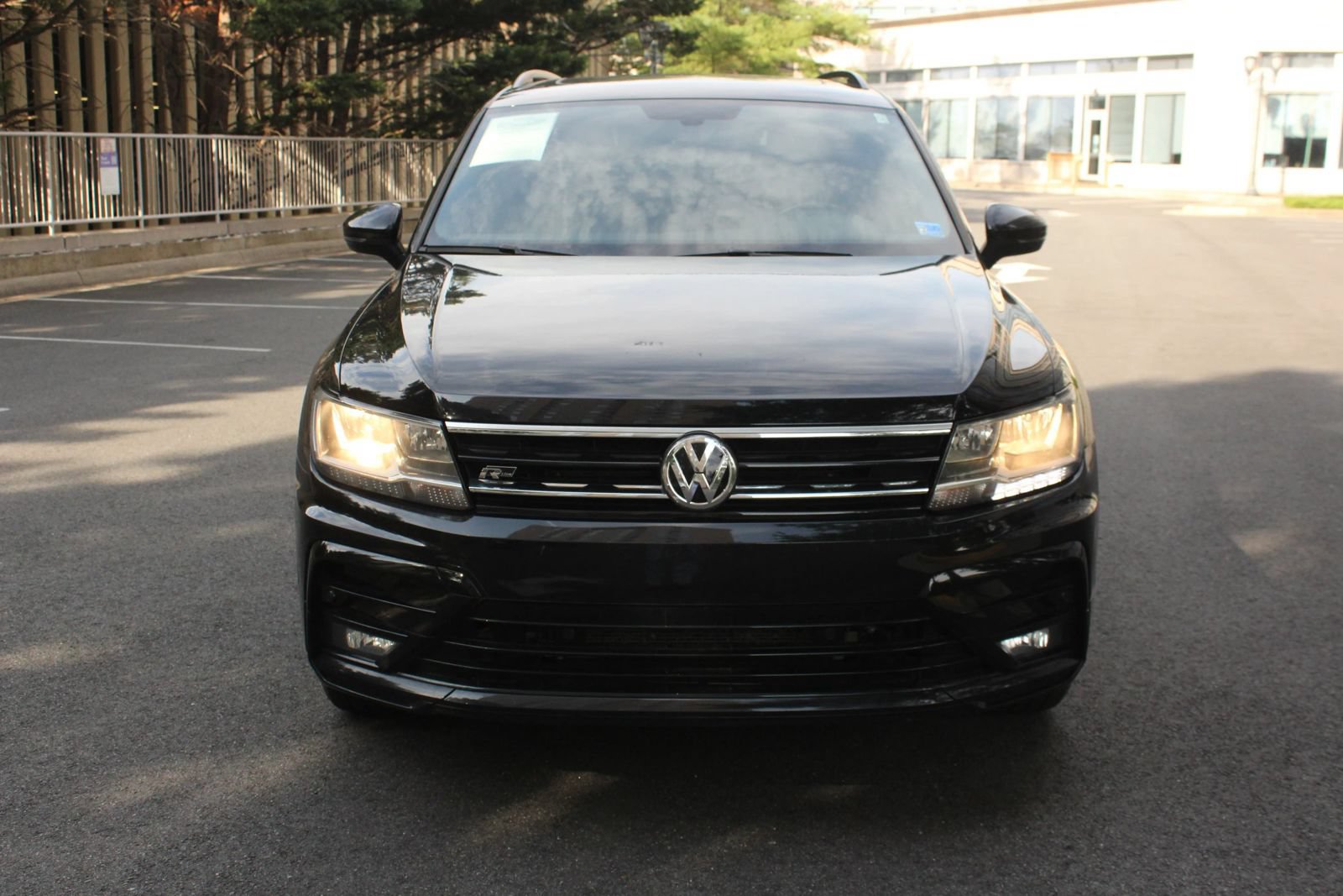 Used 2021 Volkswagen Tiguan SE R-Line AWD/4WD image 3