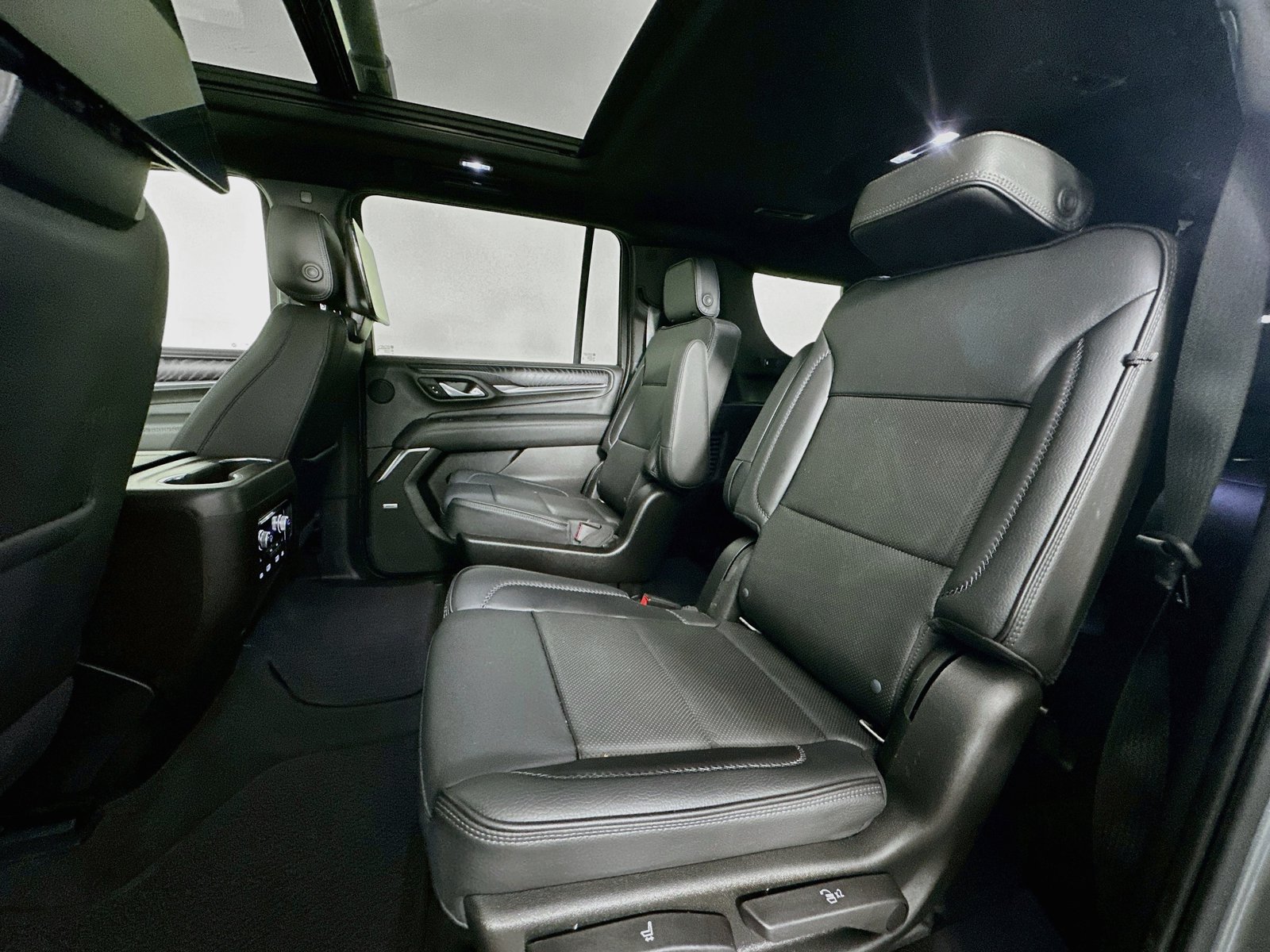 Used 2021 GMC Yukon XL Denali w/ Denali Ultimate Package AWD/4WD image 26