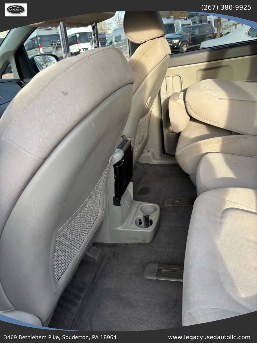 Used 2015 Kia Sedona LX w/ LX Convenience Package image 24