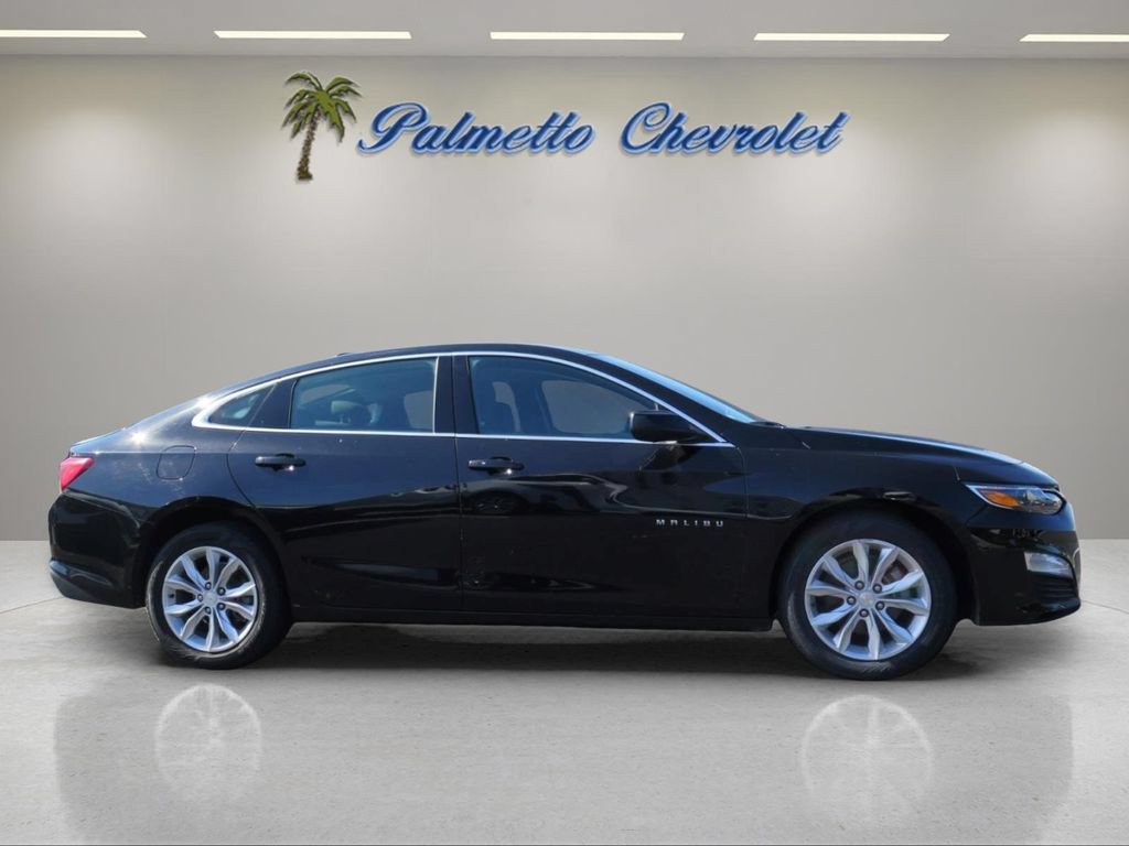 Used 2025 Chevrolet Malibu LT FWD image 2