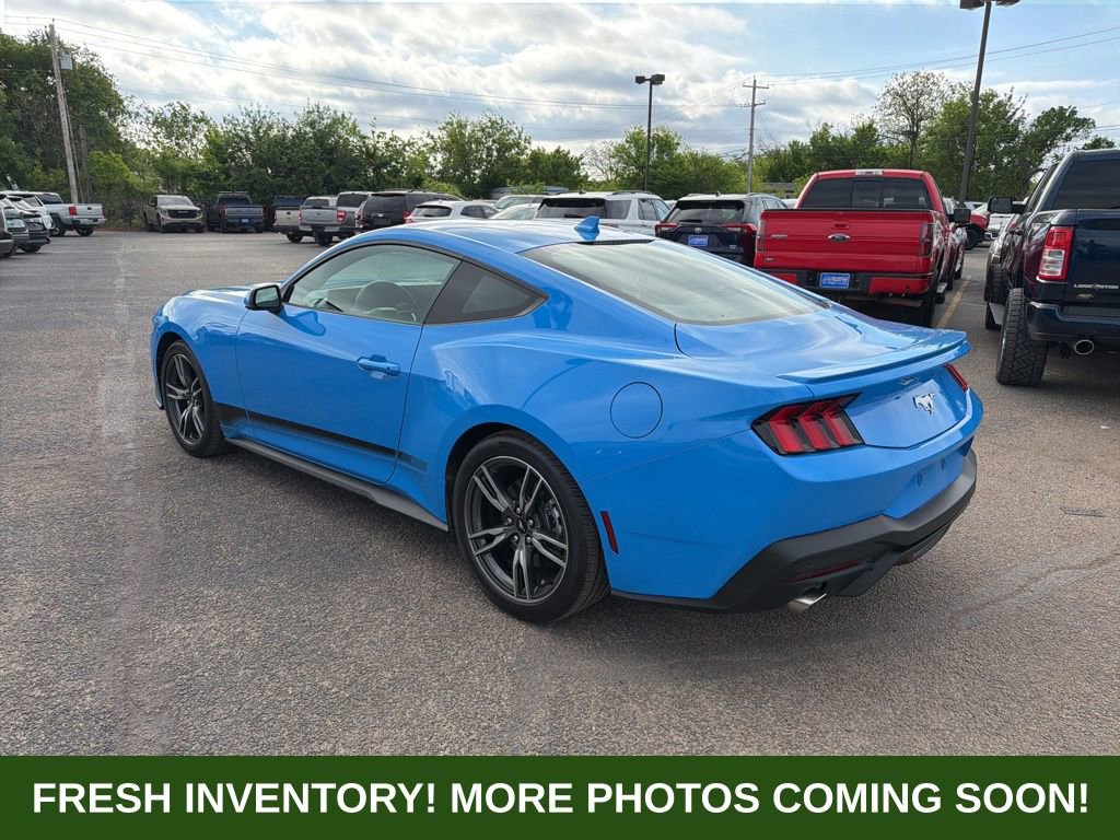 Used 2025 Ford Mustang Premium image 4
