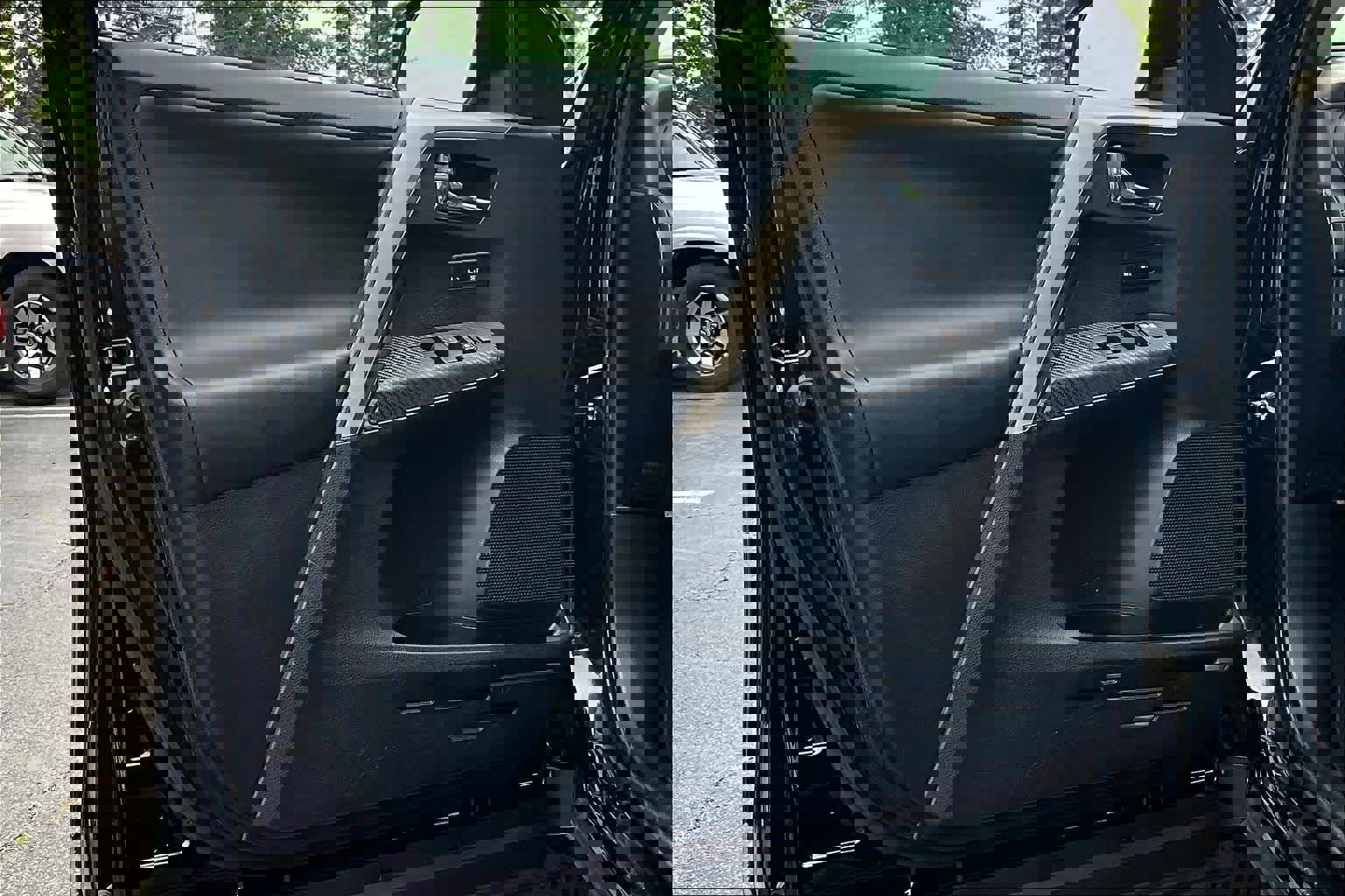 Used 2015 Toyota RAV4 Limited w/ Technology Package image 22