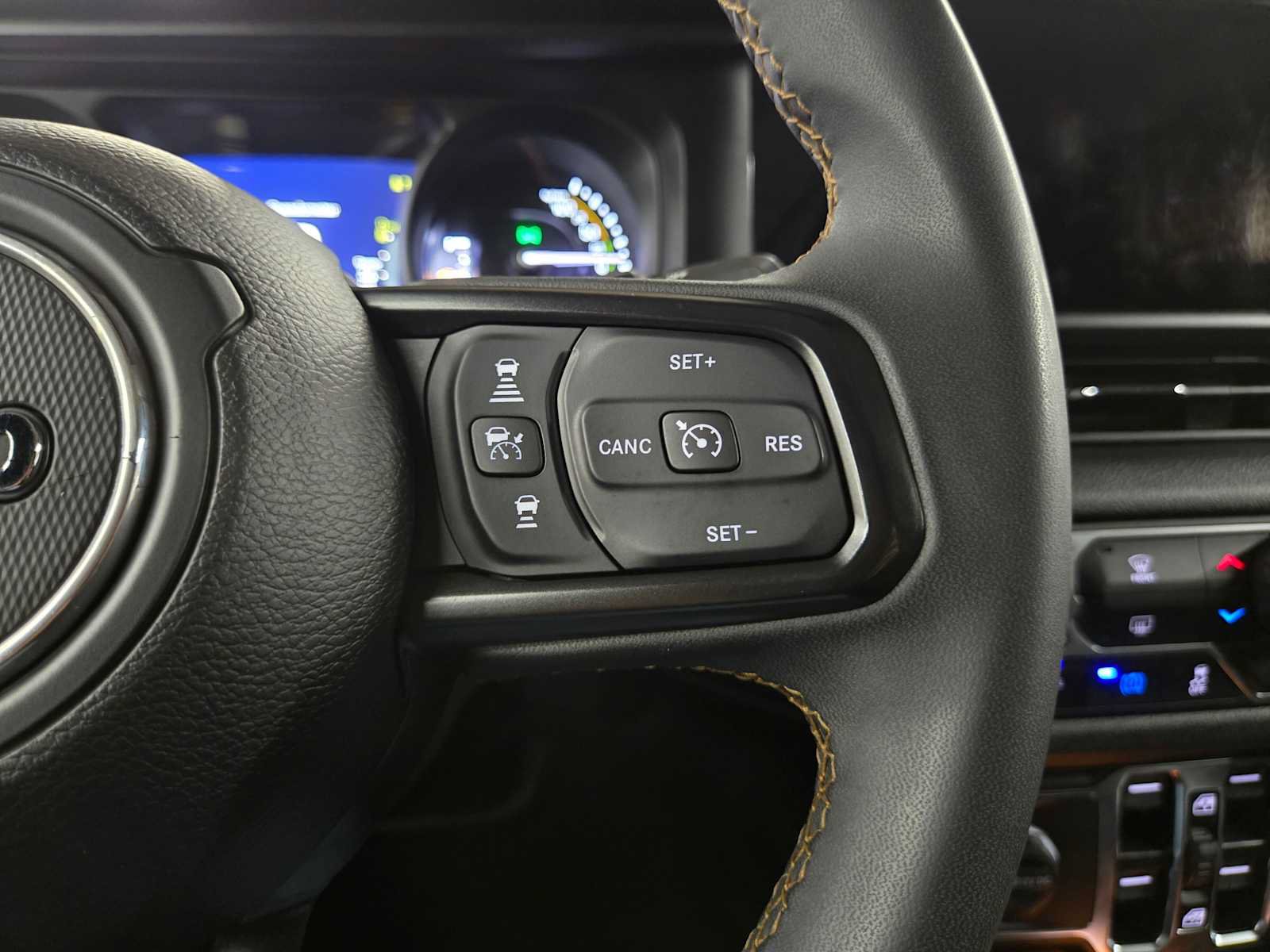 Used 2024 Jeep Wrangler Unlimited AWD/4WD image 30