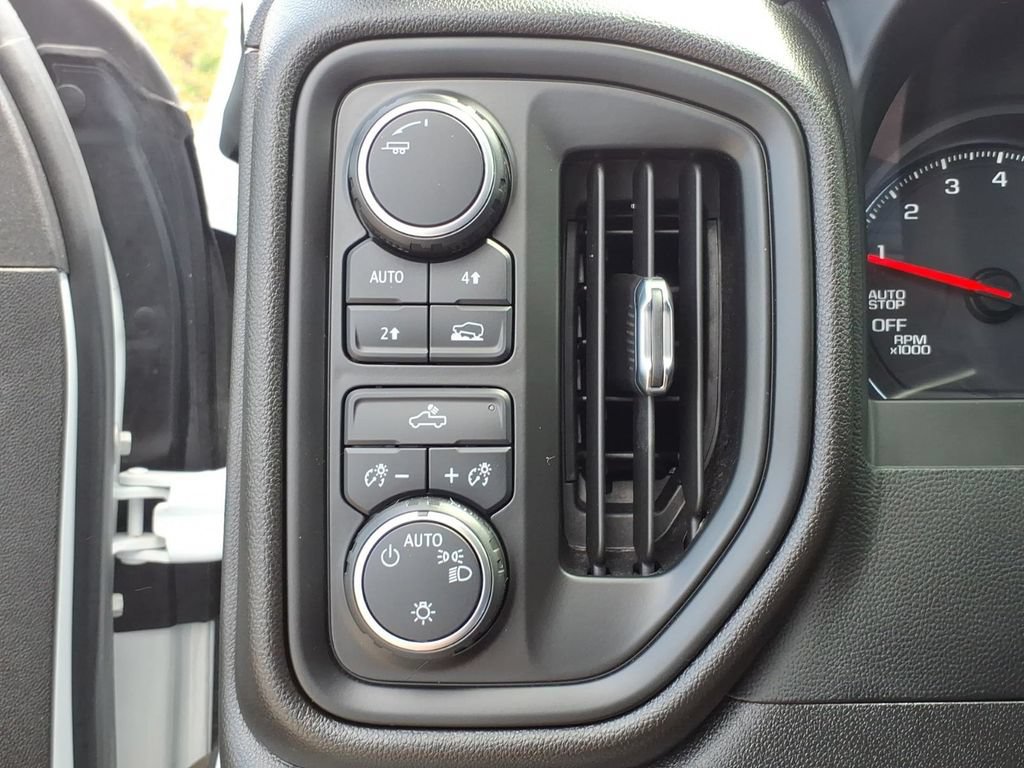 Certified 2022 Chevrolet Silverado 1500 Custom AWD/4WD image 15