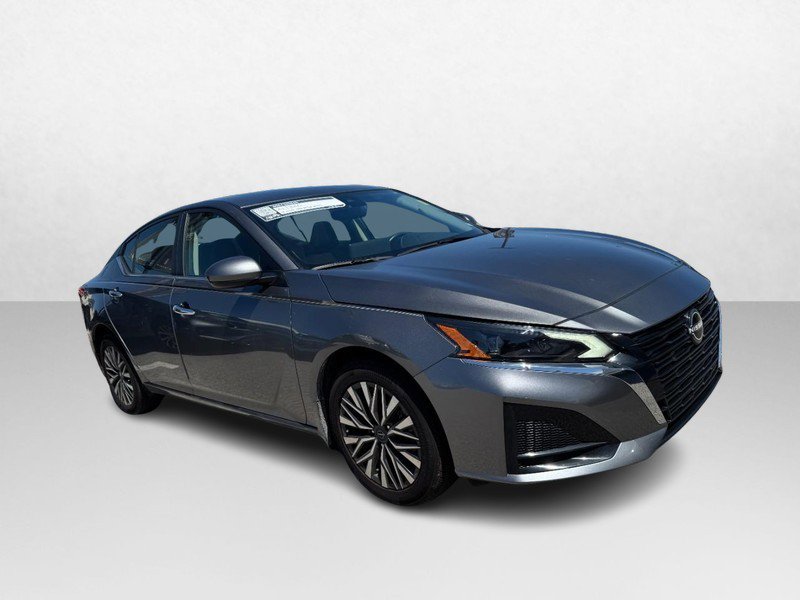 Used 2024 Nissan Altima 2.5 SV w/ SV Premium Package AWD/4WD image 3
