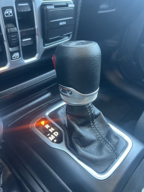 Used 2025 Jeep Wrangler Unlimited Sahara AWD/4WD image 16