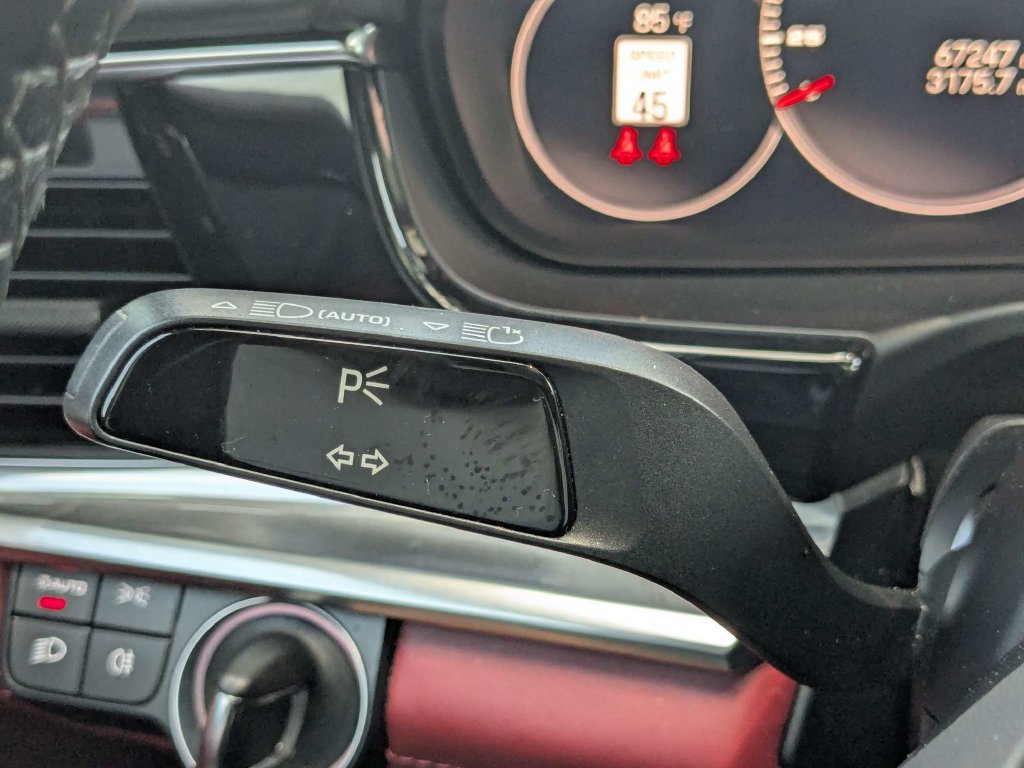 Used 2022 Porsche Panamera RWD image 40