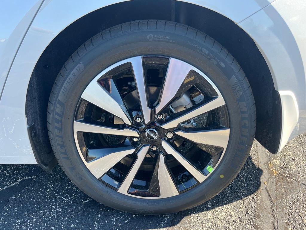 New 2025 Nissan Sentra SV w/ SV Premium Package image 10