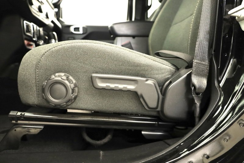 Used 2024 Jeep Wrangler Unlimited image 11