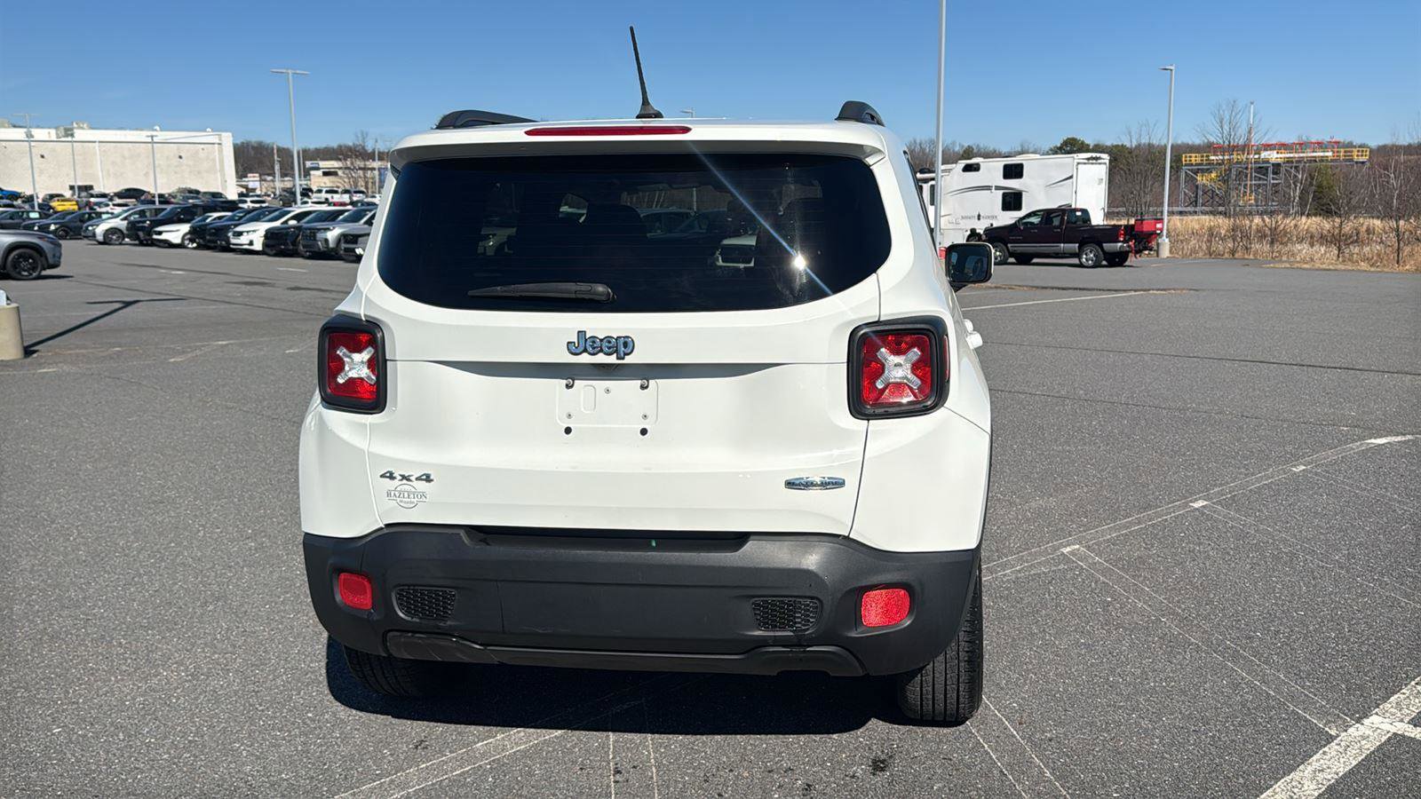 Used 2015 Jeep Renegade Latitude w/ Cold Weather Group image 8