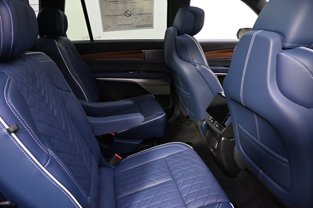 New 2026 Cadillac Vistiq Premium Luxury w/ LPO, Floor Liner Package image 18