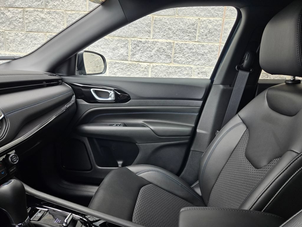 New 2026 Jeep Compass Latitude AWD/4WD image 31