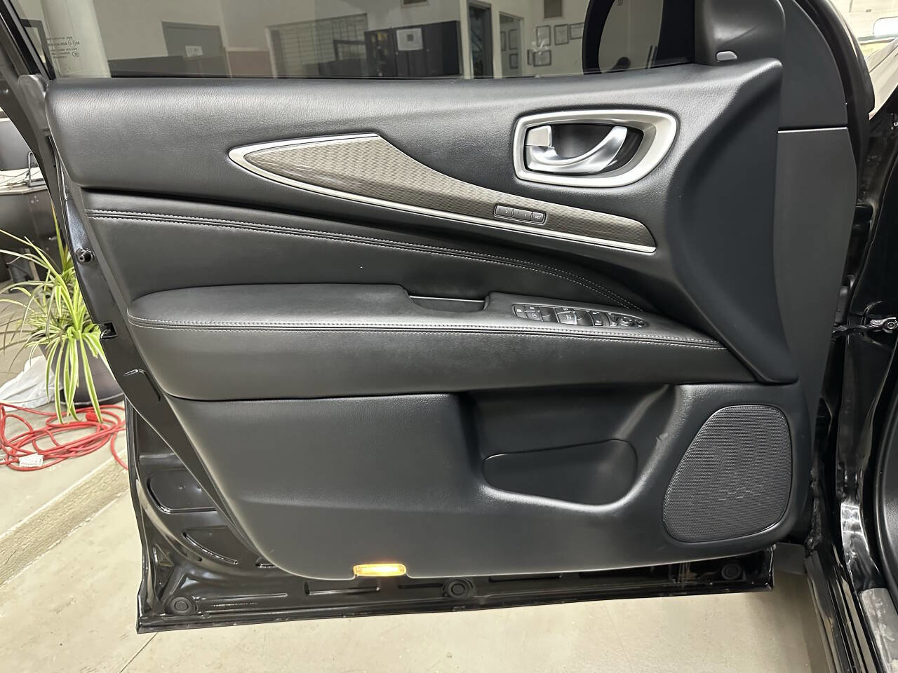 Used 2019 INFINITI QX60 Luxe w/ Essential Package image 10