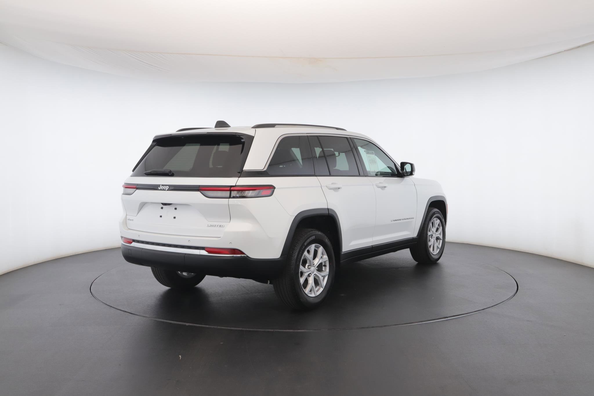 Used 2023 Jeep Grand Cherokee Limited image 25