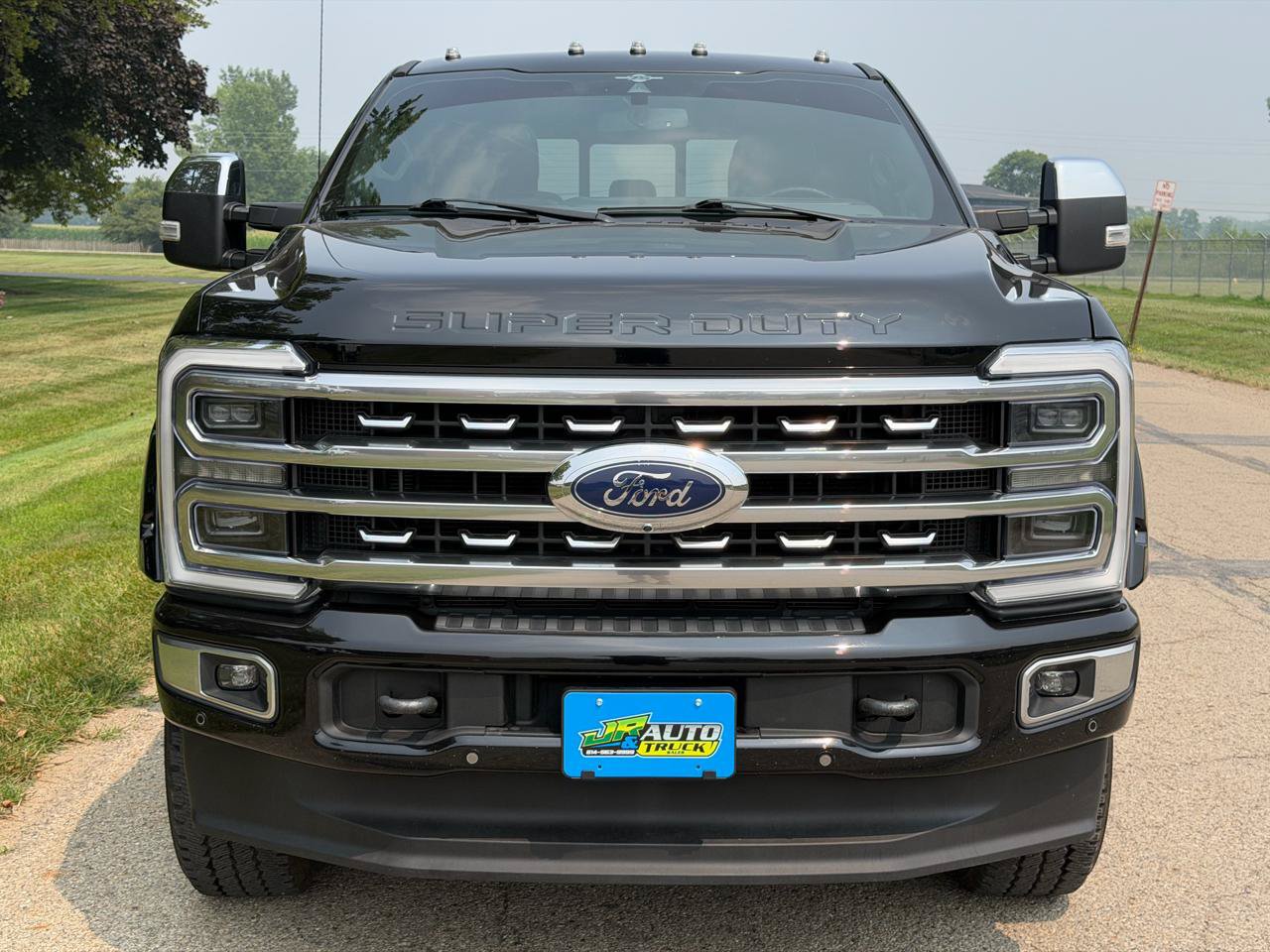 Used 2023 Ford F250 Platinum AWD/4WD image 9