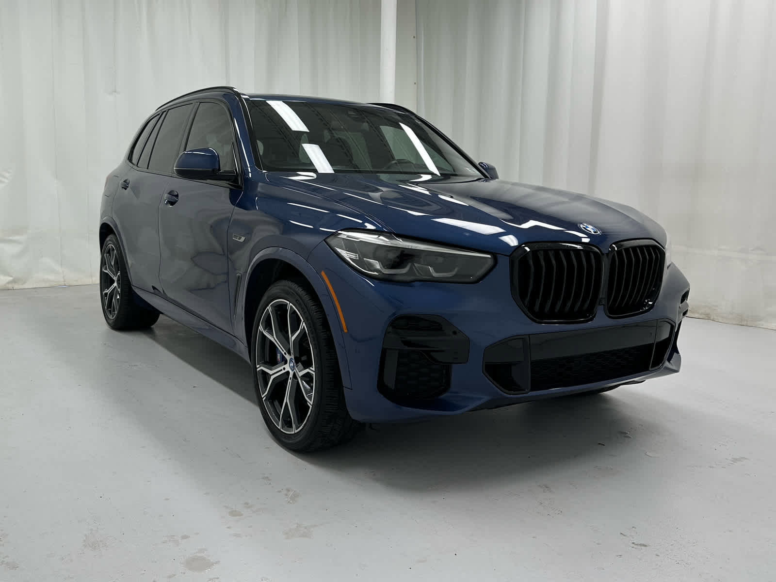 Used 2022 BMW X5 xDrive45e w/ M Sport Package AWD/4WD image 1