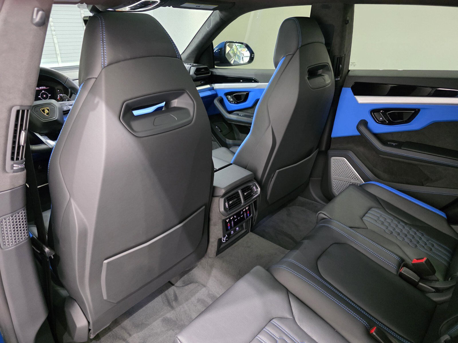 Used 2025 Lamborghini Urus SE image 12