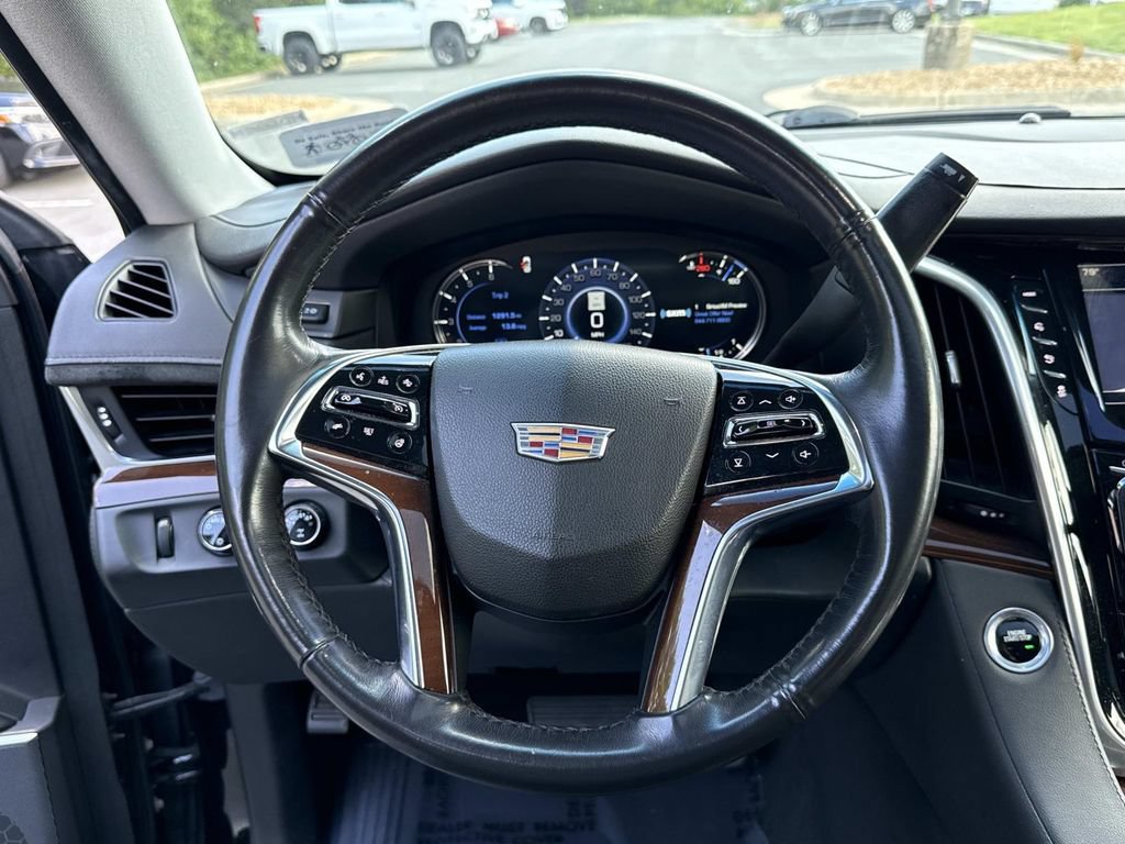 Used 2019 Cadillac Escalade ESV Luxury w/ Escalade Sport Edition AWD/4WD image 11