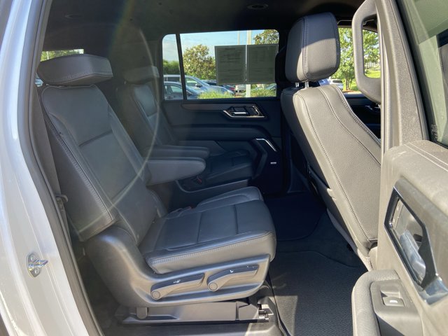 Used 2025 GMC Yukon XL Denali AWD/4WD image 14