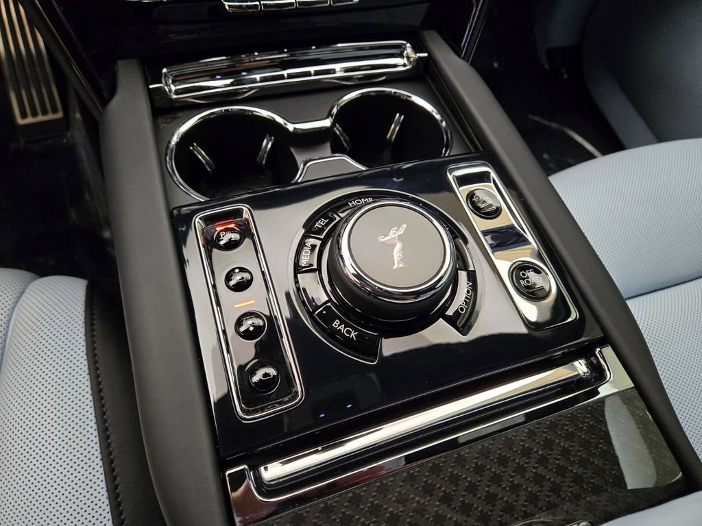 Certified 2025 Rolls-Royce Cullinan Black Badge image 42
