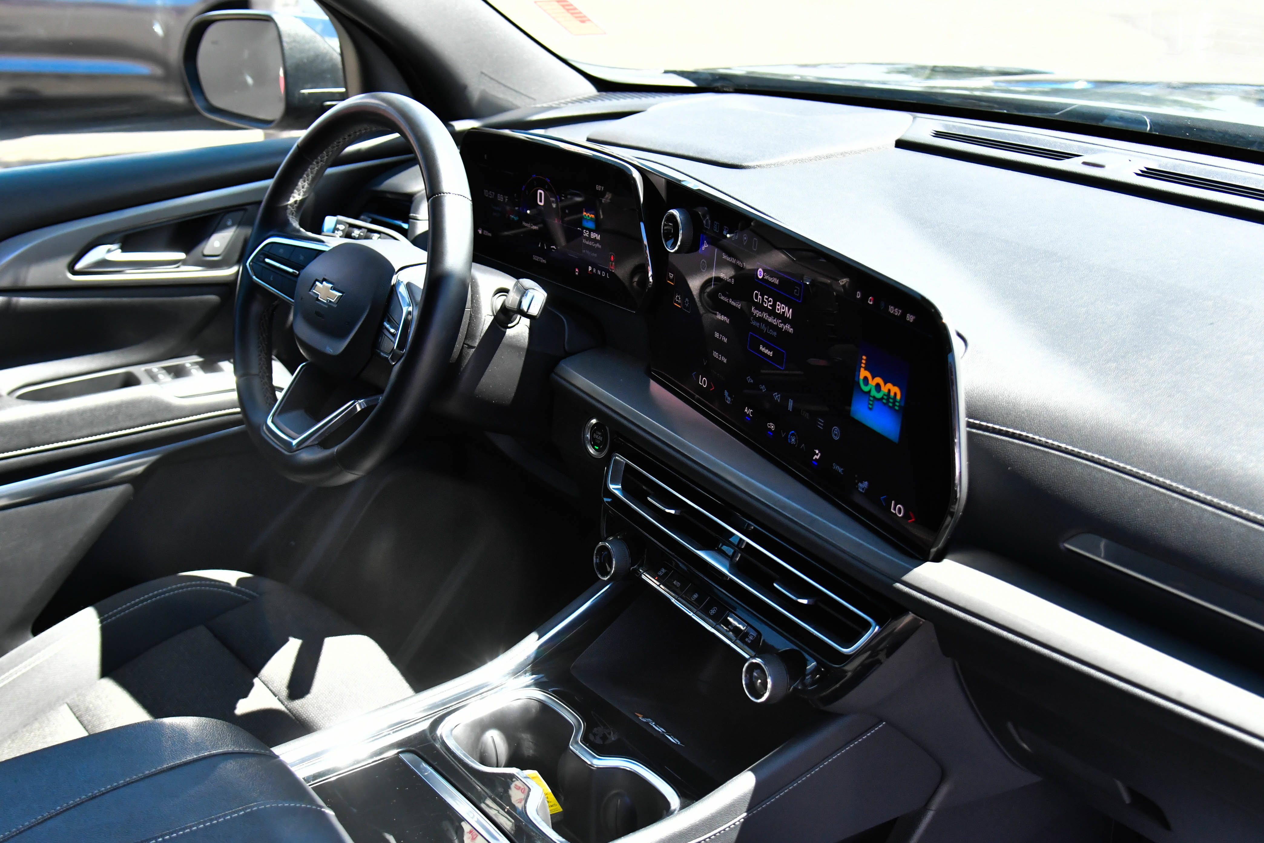Used 2024 Chevrolet Traverse LT FWD image 55