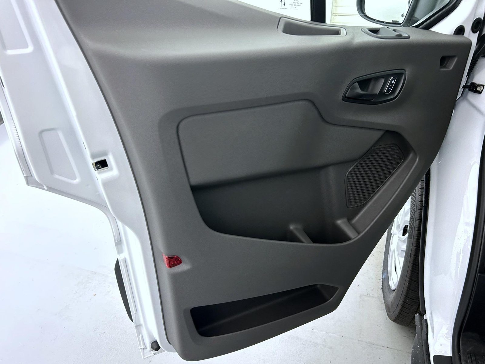 New 2027 Ford Transit 250 148 Medium Roof w/ Load Area Protection Package RWD image 9