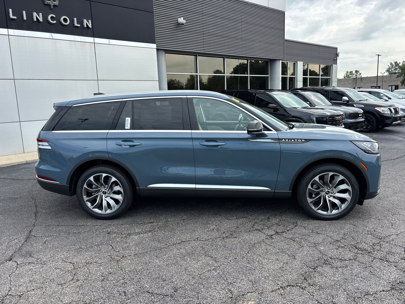 New 2026 Lincoln Aviator AWD image 8