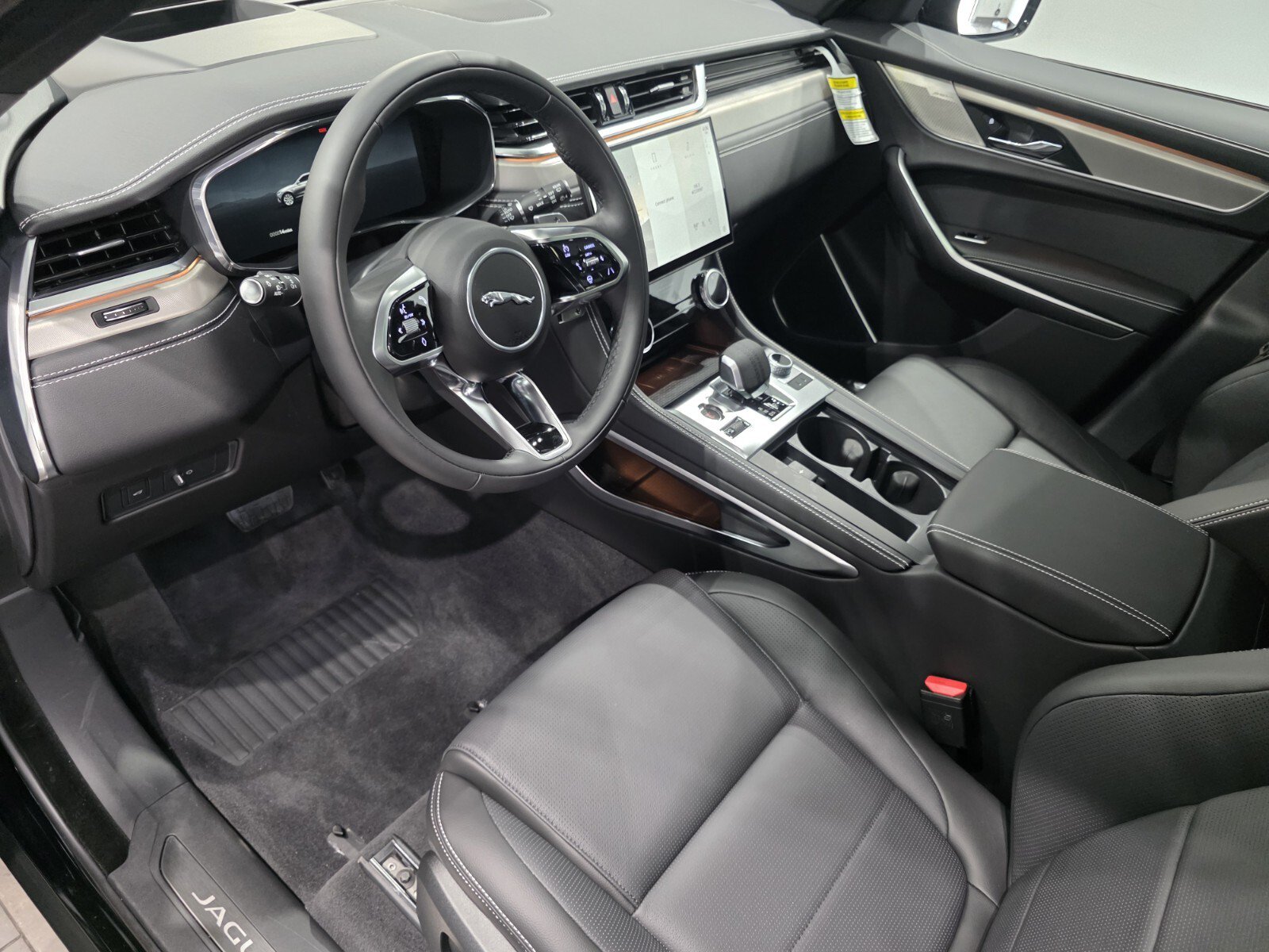 New 2026 Jaguar F-PACE R-Dynamic S AWD/4WD image 7