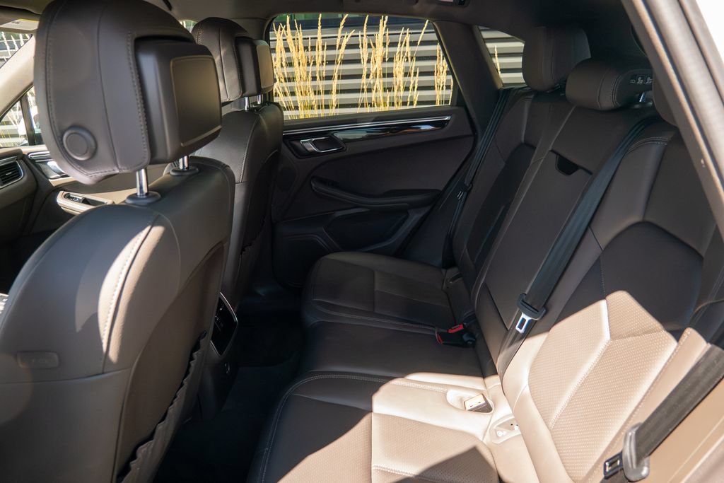 Used 2018 Porsche Macan AWD/4WD image 15