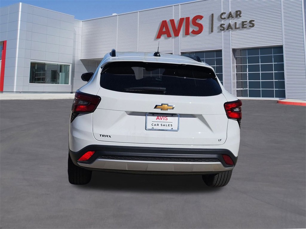 Used 2025 Chevrolet Trax LT w/ LT Convenience Package image 5