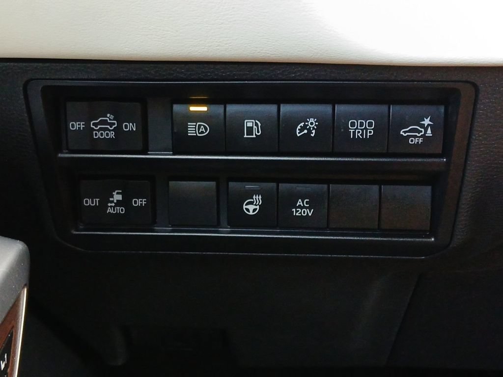 Used 2023 Toyota Tundra Capstone AWD/4WD image 12