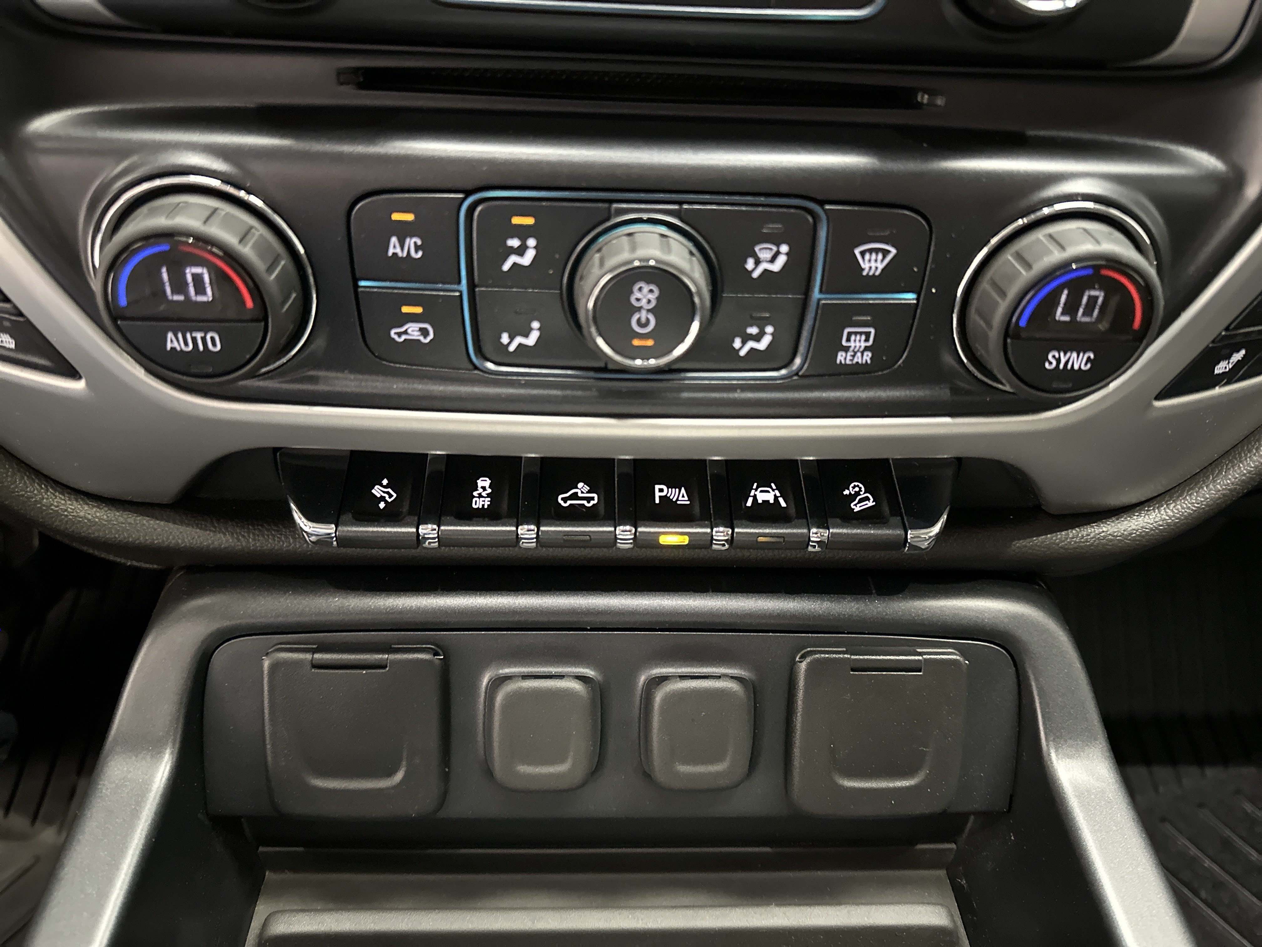 Used 2018 GMC Sierra 1500 SLT w/ SLT Premium Package AWD/4WD image 15