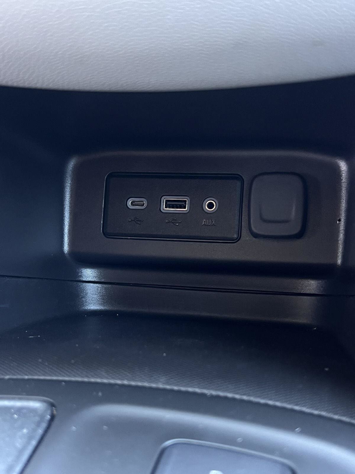 Used 2024 Chevrolet Equinox LT FWD image 9