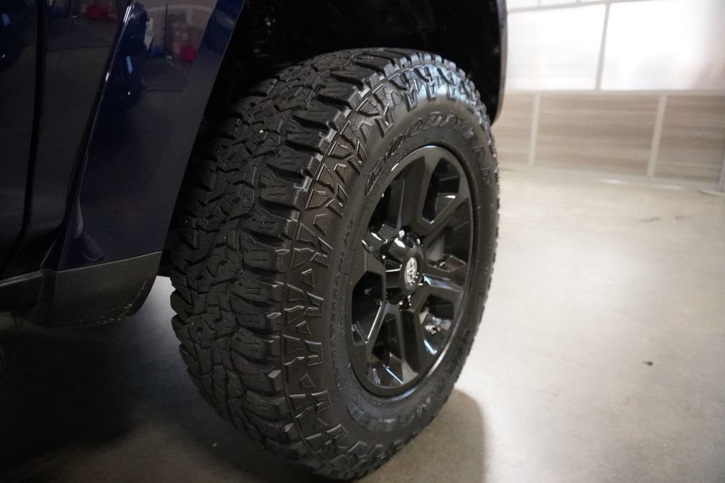 Used 2017 Toyota 4Runner SR5 AWD/4WD image 5