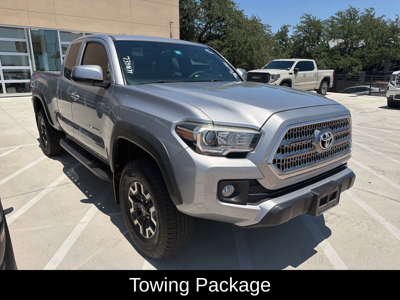 Used 2016 Toyota Tacoma TRD Off-Road w/ Towing Package AWD/4WD image 3