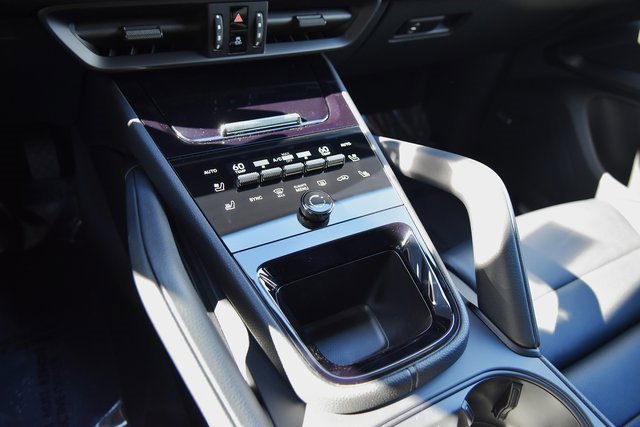 Certified 2025 Porsche Cayenne image 33